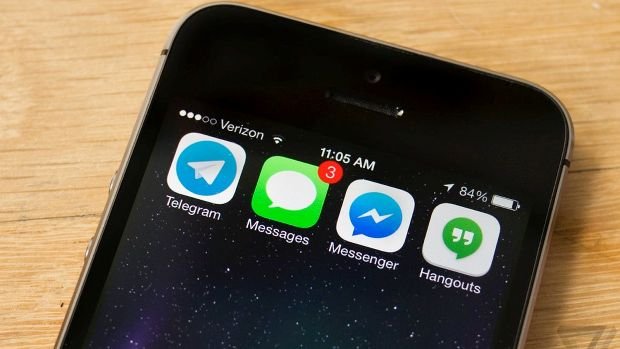 WhatsApp is blocking links to a competing messenger app