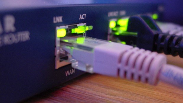 Vigilante Hackers Fight Lizard Squad For Control Of 150,000 Home Routers